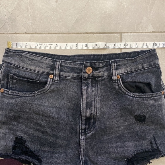 Aeropostale Black Denim Short Shorts with Frayed Hem - Picture 2 of 6
